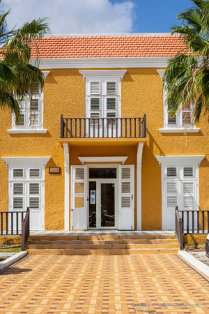 Monumentaal kantoorpand Scharloo te koop Curacao,  Willemstad