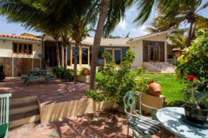 The real estate agent of Curacao offers: Tropical villa for sale Bottelier 
,  Willemstad