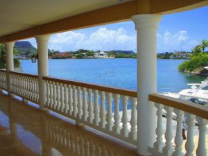Jan Sofat Curacao: Unieke villa met zwembad, privé strand en aanlegsteiger,  Willemstad