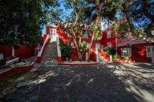 Otrobanda Curacao: Stately monument for sale Huize Batavia,  Willemstad