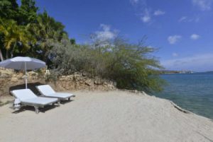 De makelaar van Curacao biedt aan: Villa Seru Boca Curacao met prive strand en lange steiger,  Curacao