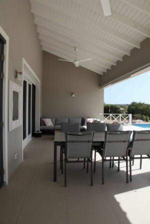 Blue Bay Curacao: house with apartment, swimming pool and views over the golf course,  Blue bay