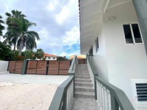 Blue Bay Curacao: te koop moderne rustig gelegen woning ,  Curacao