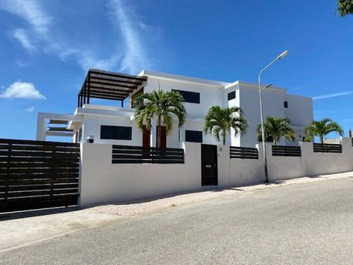 Bottelier Curacao huis te huur vlakbij zoutpannen van Jan Thiel,  Willemstad
