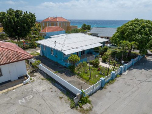 Marie Pompoen Curacao woonhuis vlakbij zee,  Marie pompoen