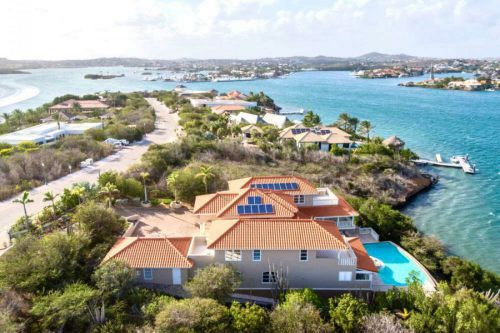 Santa Barbara Curacao: Huis te koop op Seru Boca direct aan het water 
