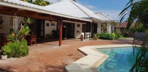 The real estate agent of Curacao offers: Elegant tropical home with pool in the green Emmastad district,  Willemstad