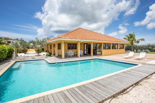 Blue Bay Curacao: House for sale with swimming pool