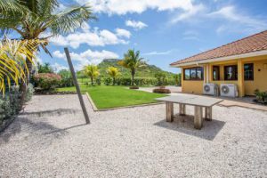 The real estate agent of Curacao offers: Beautiful villa with swimming pool on the golf course, Blue Bay,  Blue bay 