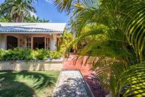 The real estate agent of curacao offers: centrally located tropical villa Damacor,  Damacor