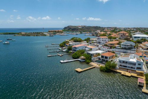 Brakkeput Curacao: Huis te koop met prive strand en steiger aan Spaanse Water 