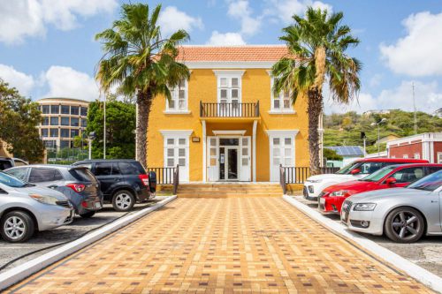 The real estate agent of curacao: Monumental office building Scharloo for rent