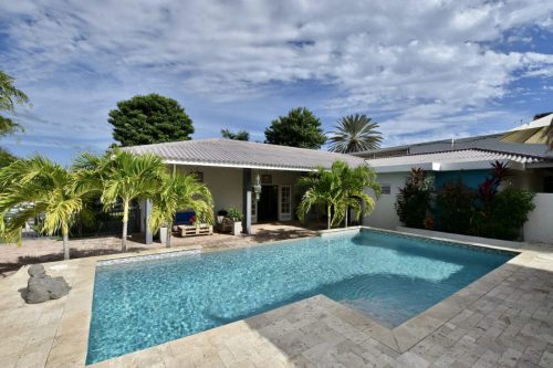 Mahaai Curacao: centraal gelegen familie huis te koop 