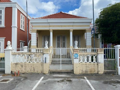 Punda Curacao Julianaplein Kantoor of restaurant locatie te huur 