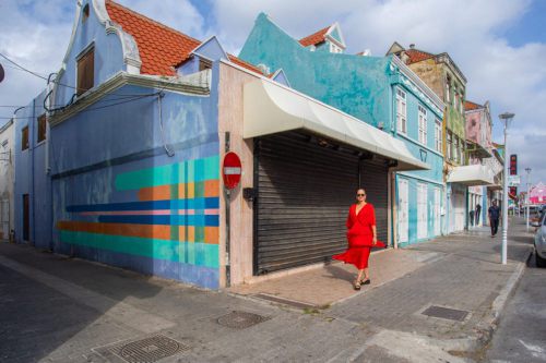 Otrobanda Curacao winkelpand te koop in drukke straat 