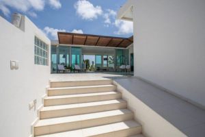 Girouette Curacao modern huis te koop met zwembad en zonnepanelen,  Girouette