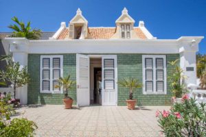 Pietermaai Curacao prachtig monument woonhuis aan zee te koop ,  Pietermaai