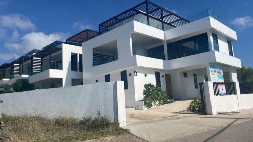 Westpunt Curacao te koop 4 huizen voor zelfbewoning en verhuur