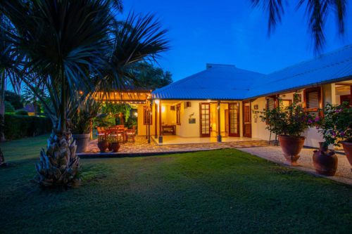 Emmastad Curacao Centrally Located Original tropical villa for sale