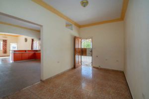 Girouette Curacao Centrally located spacious house on large plot,  Willemstad