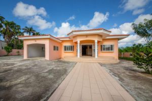 Girouette Curacao Centrally located spacious house on large plot,  Willemstad