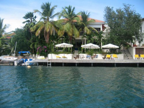 Jan Sofat Curacao waterfront villa te koop met steiger en bootlift