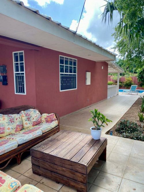 Jongbloed Curacao huis te koop met zwembad en appartement,  Willemstad