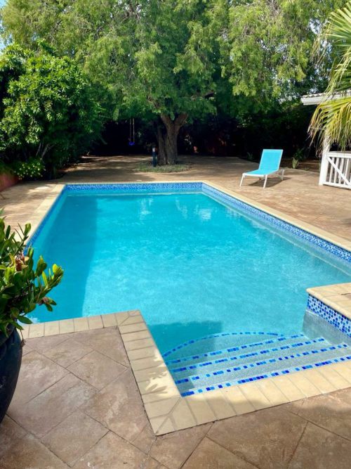 Jongbloed Curacao huis te koop met zwembad en appartement