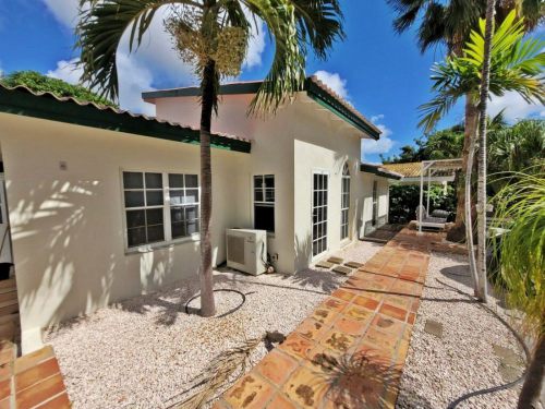 Lagunisol Jan Thiel Curacao Huis te huur op resort met zwembad vlakbij strand