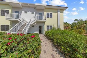 Sint Michiel naast Blue Bay Resort-Curacao Leuk begane grond appartement te koop vlakbij stranden,  Sint michiel
