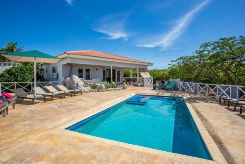 Vista Royal Curacao goed verhuurbare villa te koop vlakbij Jan Thiel Beach
